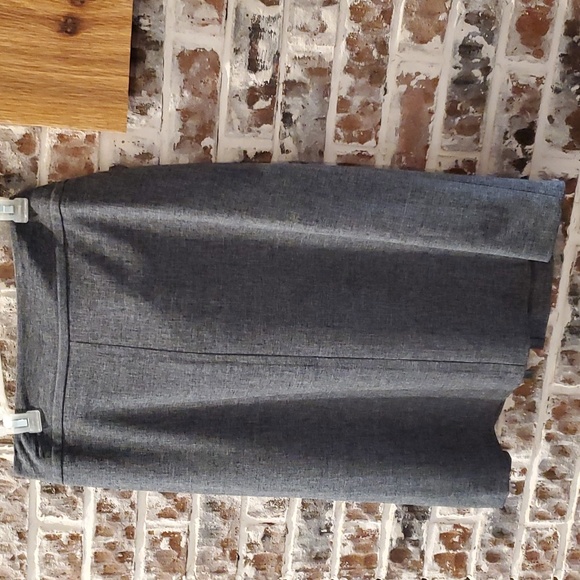 Suit jacket and skirt - Picture 7 of 10